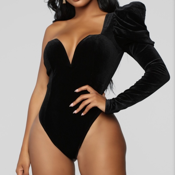 Fashion Nova Tops - New FashionNova Velvet Bodysuit
